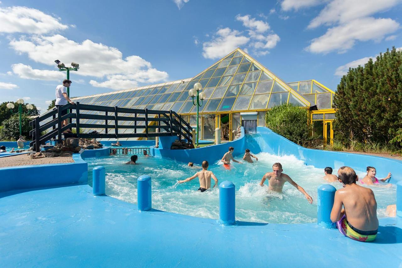 Oostappen Vakantiepark Hengelhoef Nv Hotel Aan de Wolfsberg Exterior foto