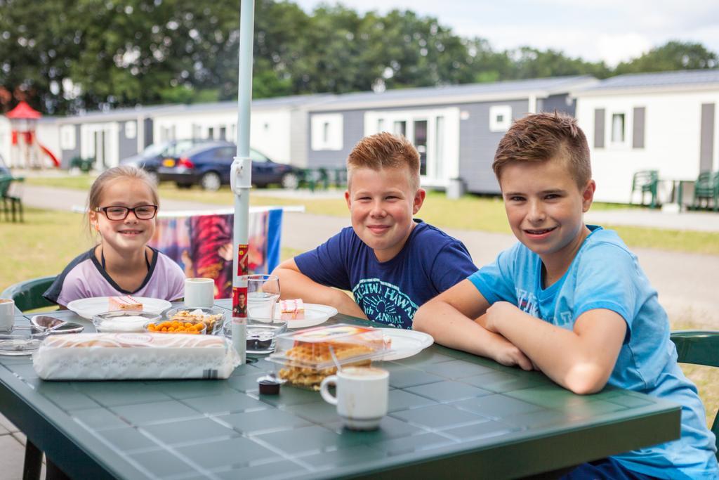 Oostappen Vakantiepark Hengelhoef Nv Hotel Aan de Wolfsberg Exterior foto