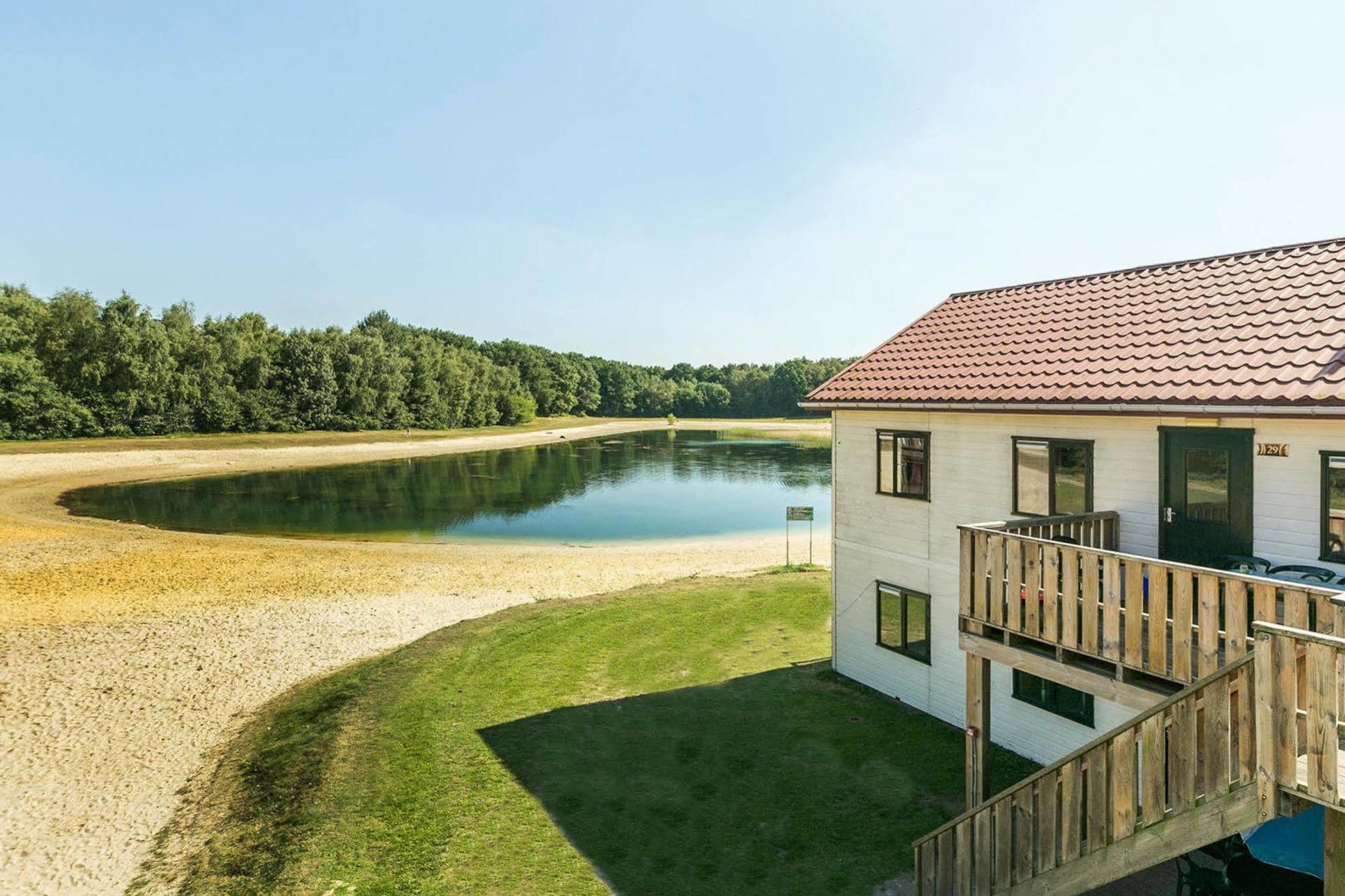 Oostappen Vakantiepark Hengelhoef Nv Hotel Aan de Wolfsberg Exterior foto