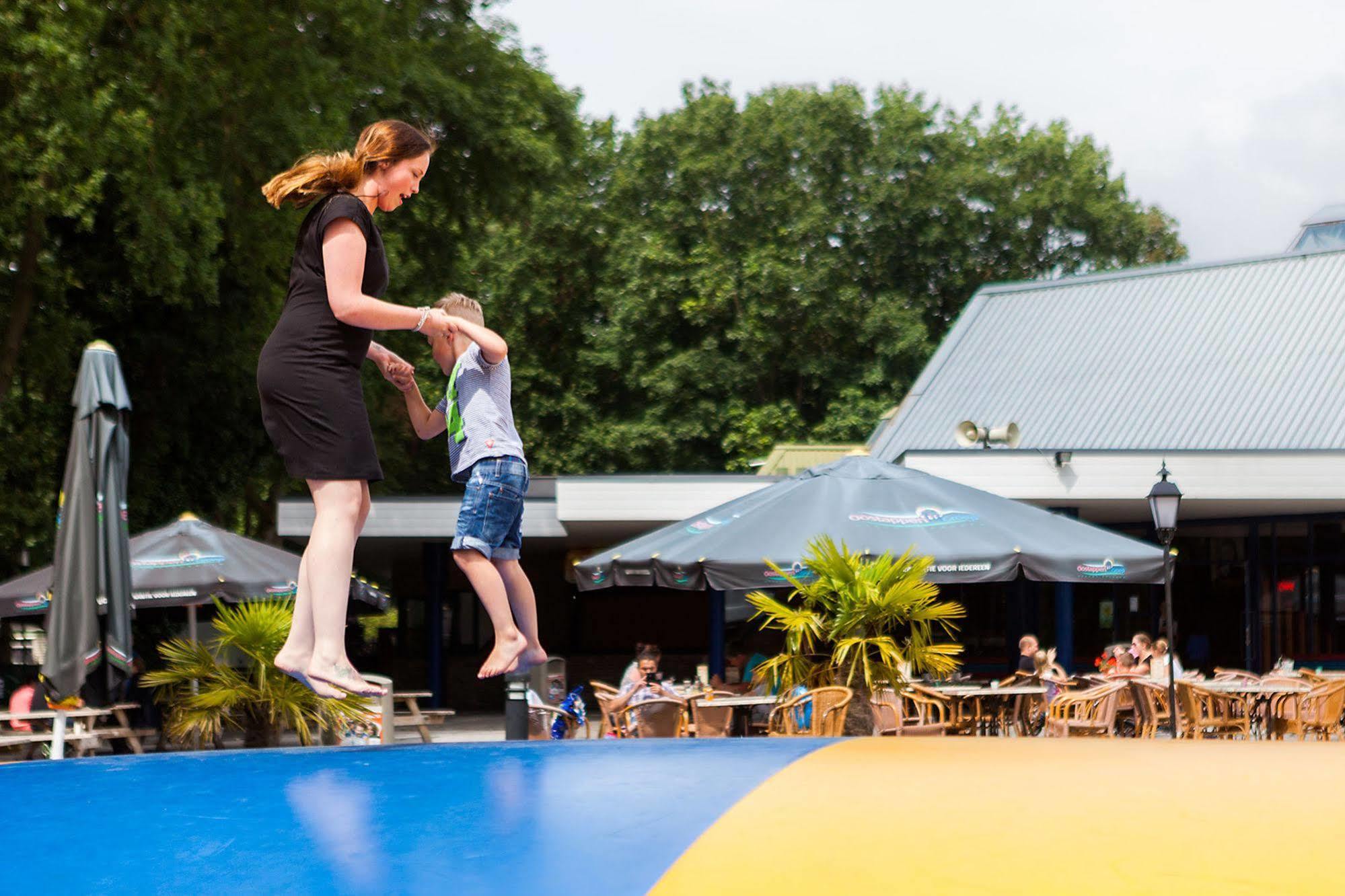 Oostappen Vakantiepark Hengelhoef Nv Hotel Aan de Wolfsberg Exterior foto